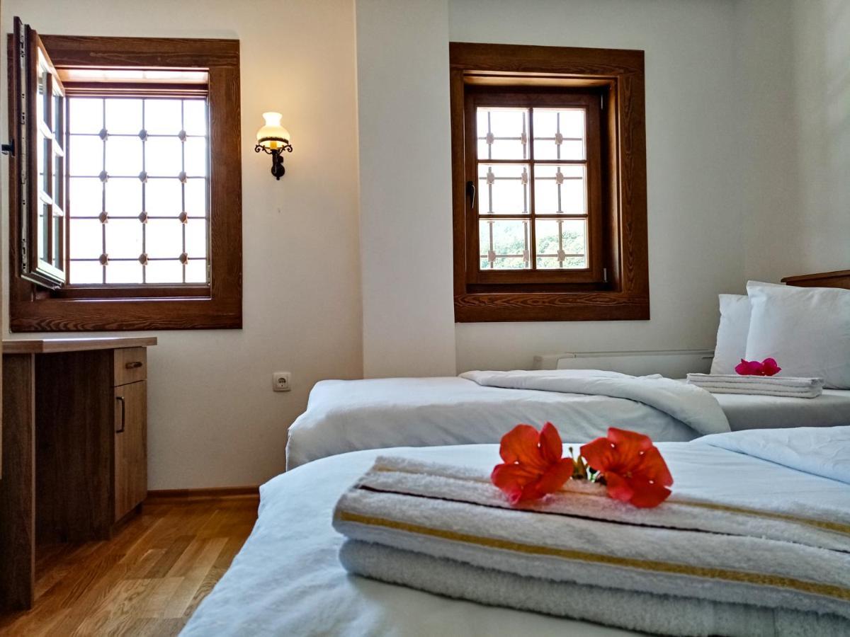 Guest Mansion, Гостински Палат Rostusa Exteriör bild