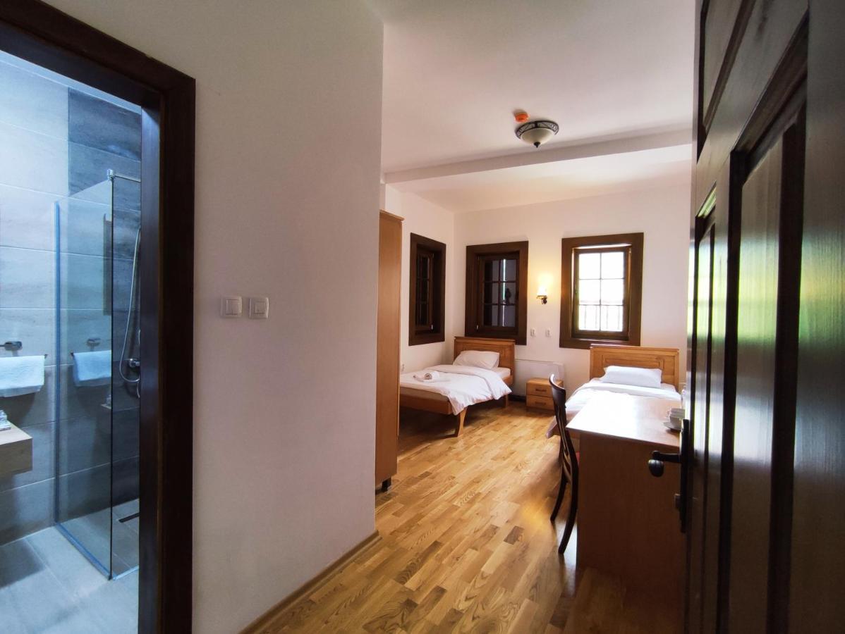 Guest Mansion, Гостински Палат Rostusa Exteriör bild