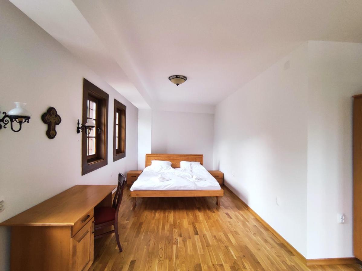Guest Mansion, Гостински Палат Rostusa Exteriör bild