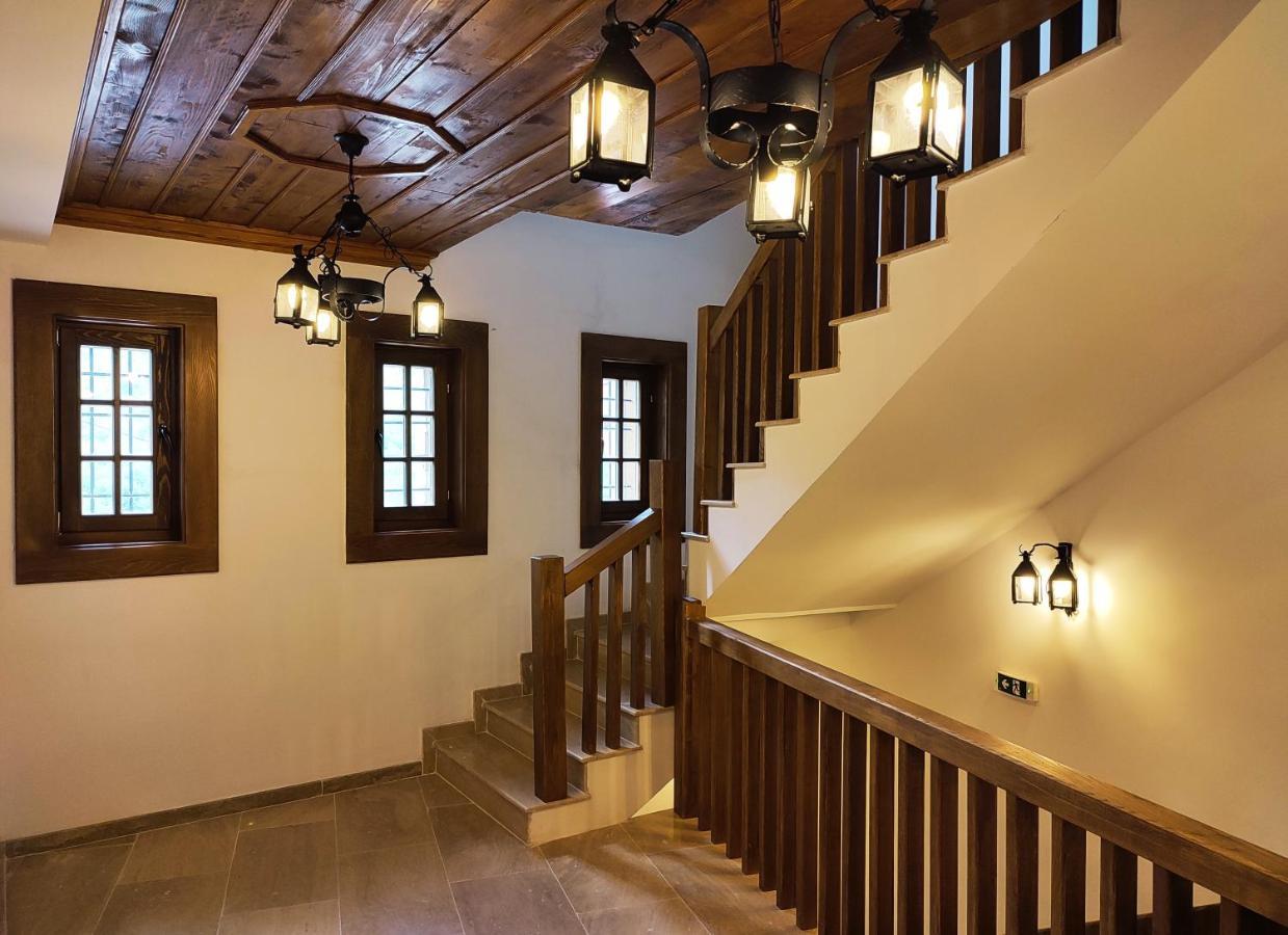 Guest Mansion, Гостински Палат Rostusa Exteriör bild