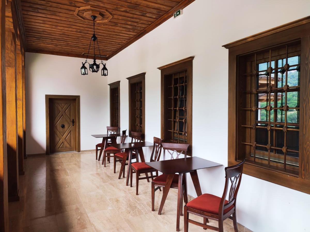 Guest Mansion, Гостински Палат Rostusa Exteriör bild