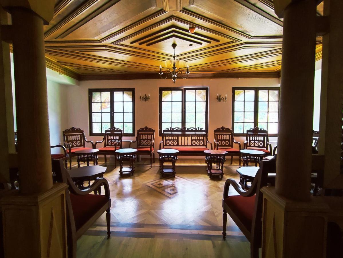 Guest Mansion, Гостински Палат Rostusa Exteriör bild