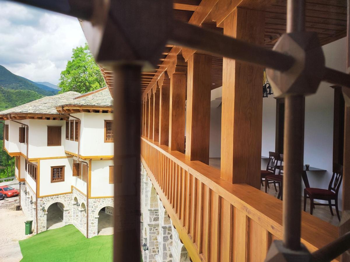 Guest Mansion, Гостински Палат Rostusa Exteriör bild