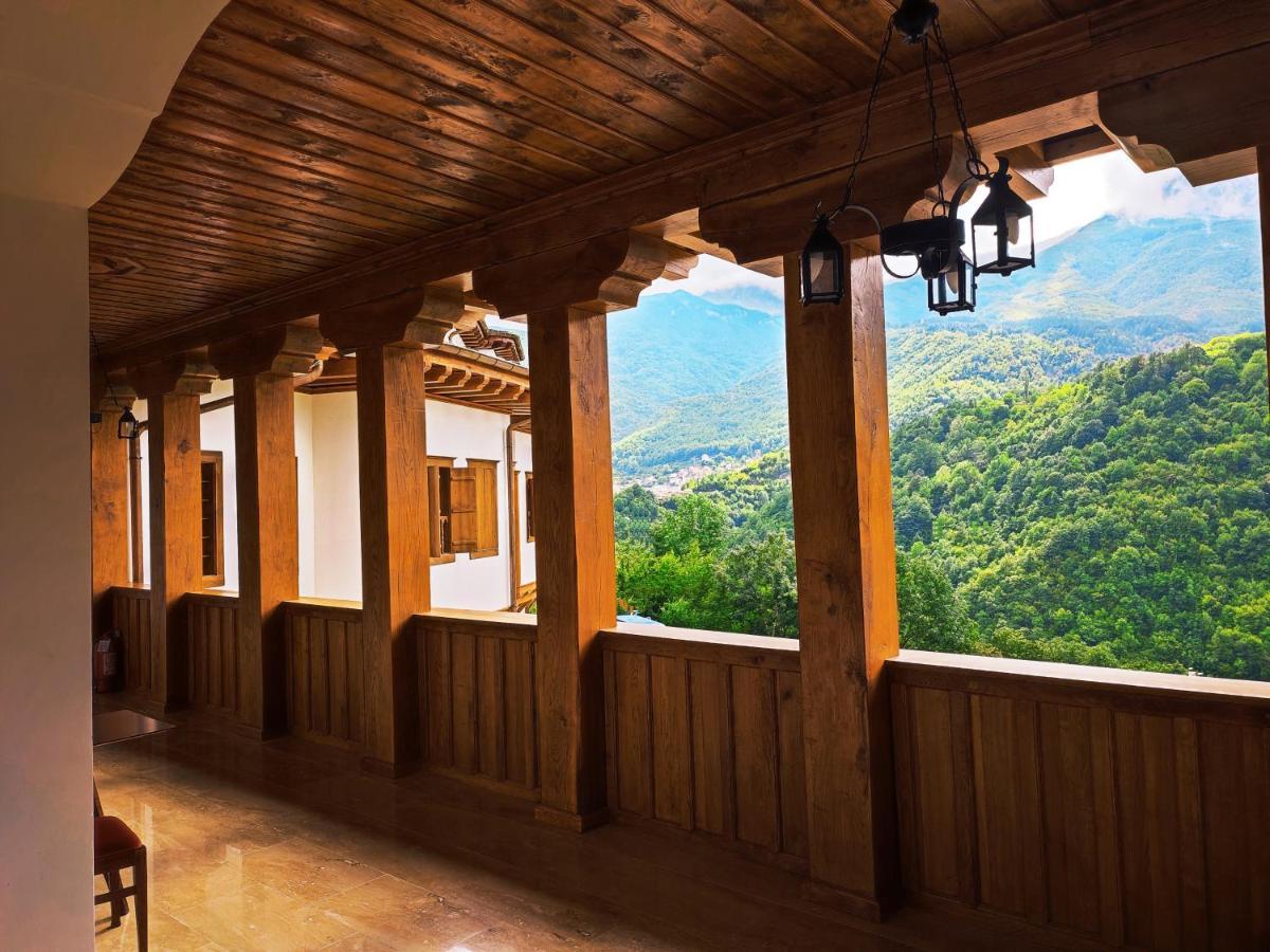 Guest Mansion, Гостински Палат Rostusa Exteriör bild