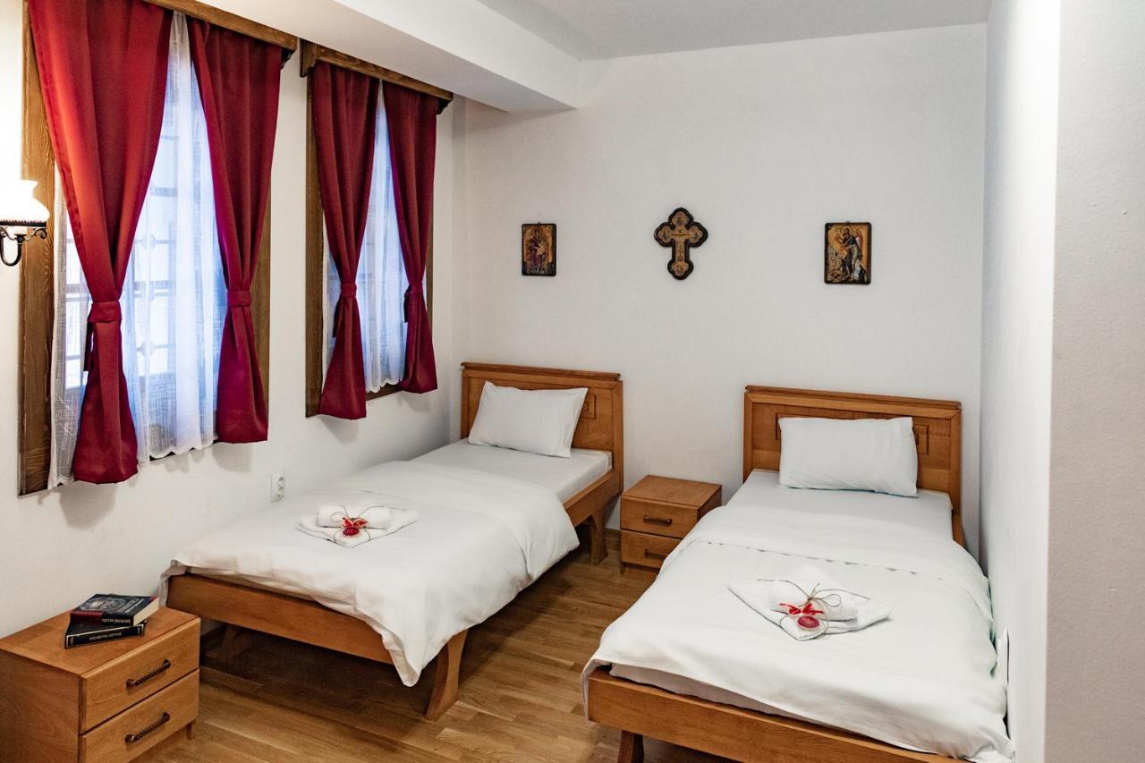 Guest Mansion, Гостински Палат Rostusa Exteriör bild