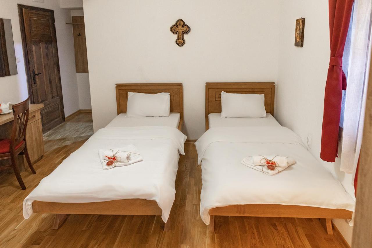 Guest Mansion, Гостински Палат Rostusa Exteriör bild