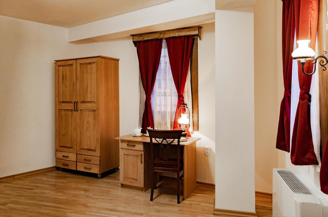 Guest Mansion, Гостински Палат Rostusa Exteriör bild