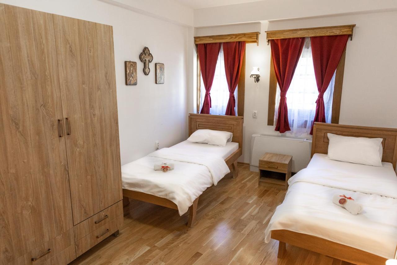 Guest Mansion, Гостински Палат Rostusa Exteriör bild