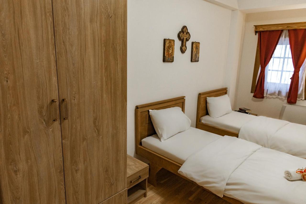 Guest Mansion, Гостински Палат Rostusa Exteriör bild