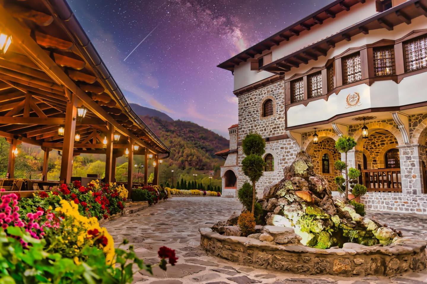 Guest Mansion, Гостински Палат Rostusa Exteriör bild